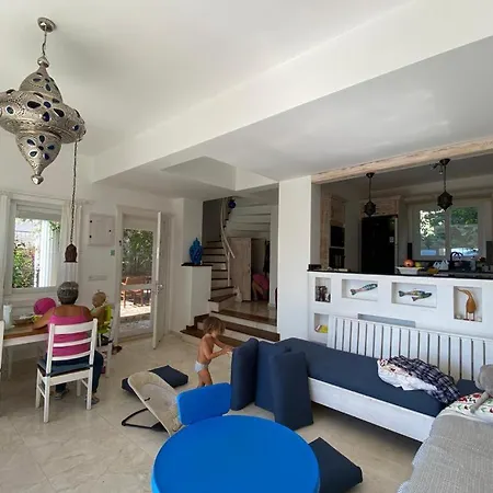  Villa Anna-Cheerful 3 Bedroom Villa With A Pool *